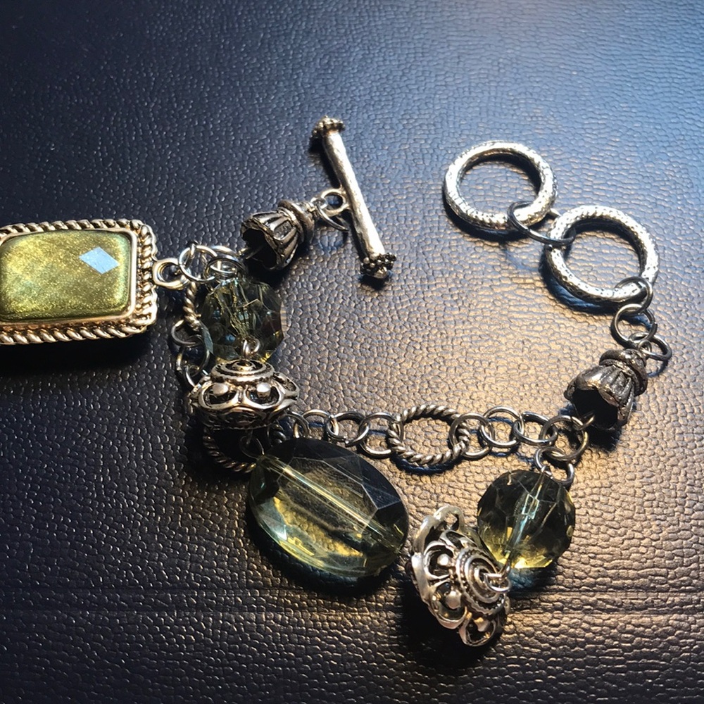 Green toggle bracelet